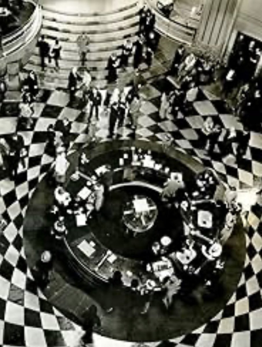 WillPheesh's tweet photo. ...and some more #CheckerboardFloors
◾️▫️◾️▫️◾️ ▫️ https://t.co/NBknnphJ5w