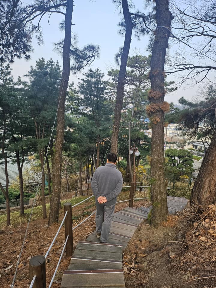 wonsikw's tweet photo. 운명의 날입니다.

아침 일찍 일어나 주변을 산책하였습니다.

부디, 오늘이 헌정질서가 회복되고, 민주와 법치가 살아나는 날로 기억되길 기원합니다. https://t.co/nIVdBOOCi5