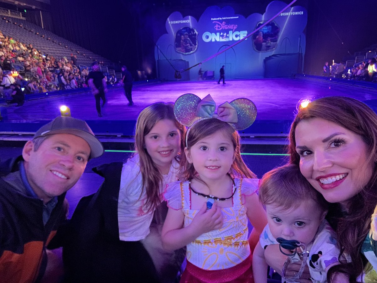 LucyWachs's tweet photo. #disneyonice https://t.co/2r1EZ3yDyh