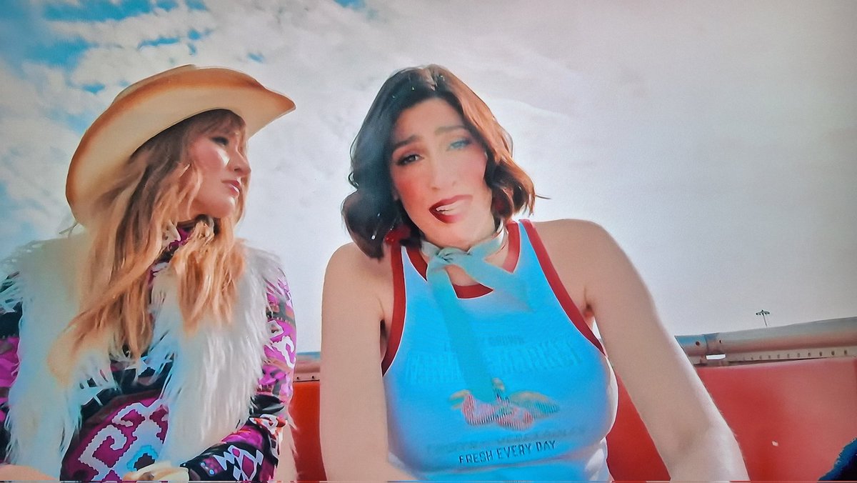 Te rompes cuando Ashley mira a la cámara y dice: Tú y yo sabemos que en el fondo teníamos todo y no queda nada 
#NoFueLoQueHiciste