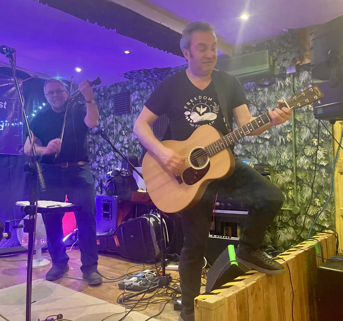 GregMulholland1's tweet photo. Cracking night at the world famous @TopicFolk club enjoying the excellent @hall_brothers! 👏🎶🎵
Also proud to now be a member of the #TopicFolkClub, the oldest continuously running Folk Club in the world! #Shipley #Bradford https://t.co/v6qtyDPCYS