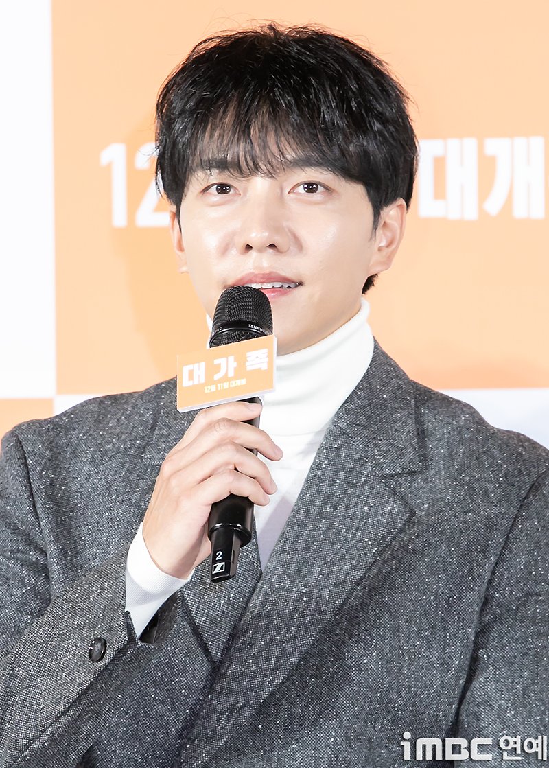 이승기vs후크 정산금 소송, 오늘(4일) 결판 난다
#이승기 #LeeSeungGi #후크엔터테인먼트 
#정산금 #소송 #선고공판 #iMBC연예 

당초 재판부는 지난 1월 17일 선고를 내릴 예정이었으나 예정된 선고를 취소하고 지난달 7일 다섯 번째 변론을 재개했다. 이날 재판부는 양측의 추가 증거 자료들만 받은
