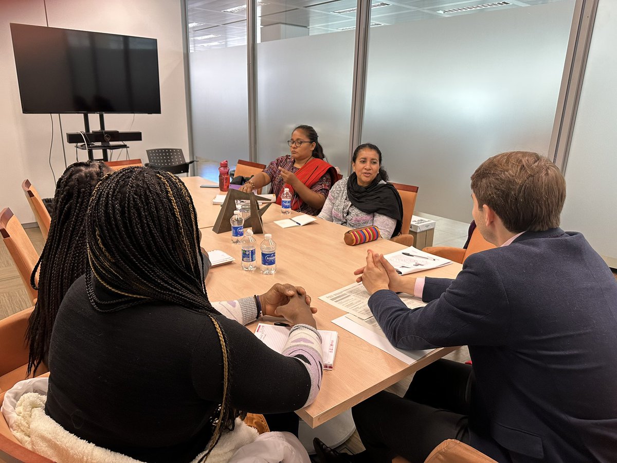 Clemencia Carabalí Rodallega (@cleme_carabali) on Twitter photo Nos complace haber sostenido una reunión productiva con la Dirección General de Inclusión y Cooperación al Desarrollo de Valencia, reiterando su compromiso de trabajo por la inclusión y la justicia social. <a href="/PremioNalDDHH/">Premio Nacional de Derechos Humanos Colombia</a> <a href="/LaMariArdila/">Mariana Ardila</a> Nos complace haber sostenido una reunión productiva con la Dirección General de Inclusión y Cooperación al Desarrollo de Valencia, reiterando su compromiso de trabajo por la inclusión y la justicia social. <a href="/PremioNalDDHH/">Premio Nacional de Derechos Humanos Colombia</a> <a href="/LaMariArdila/">Mariana Ardila</a>