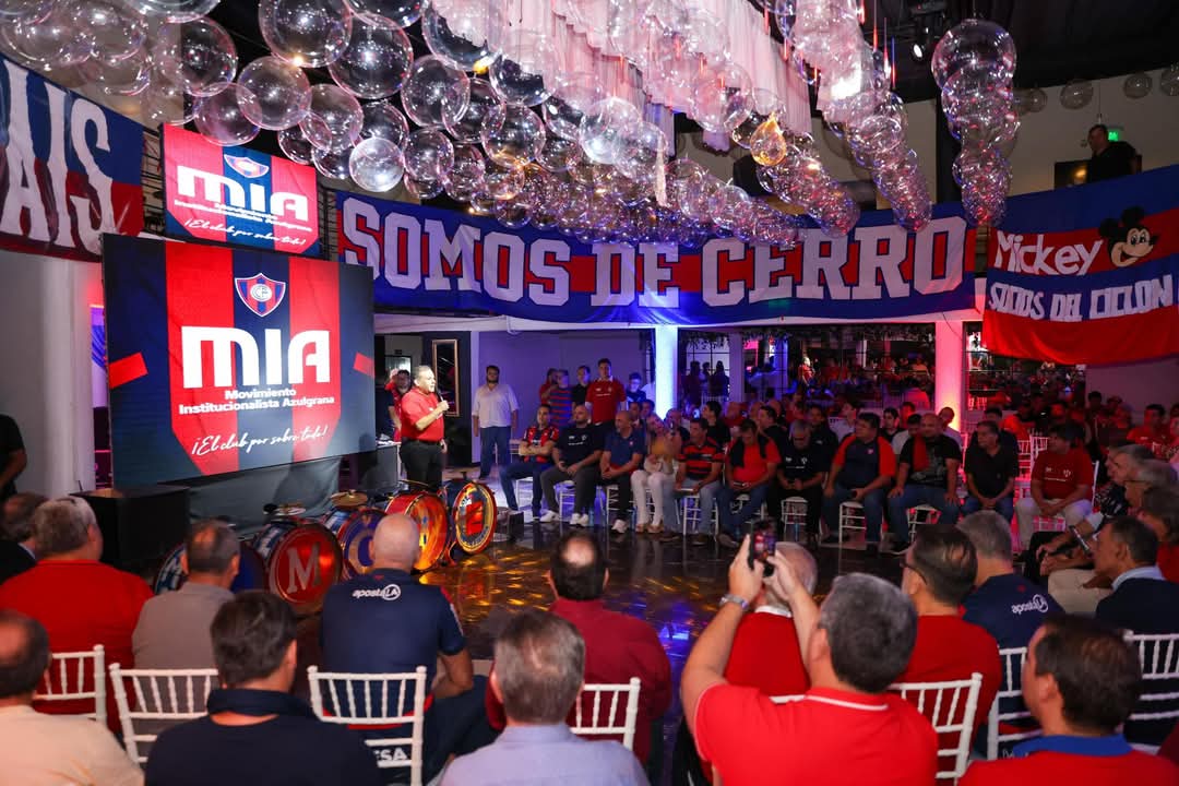 🔴🔵Futuro azulgrana con la próxima dirigencia  

💬Zapag deja un gran legado, dice actual dirigente

"Don Ignacio Samaniego, mi finado padre, nos inculcó esta pasión por Cerro Porteño. 
Actualmente estoy sirviendo en la Fundación Cerro Porteño, firmando a los chicos, soy