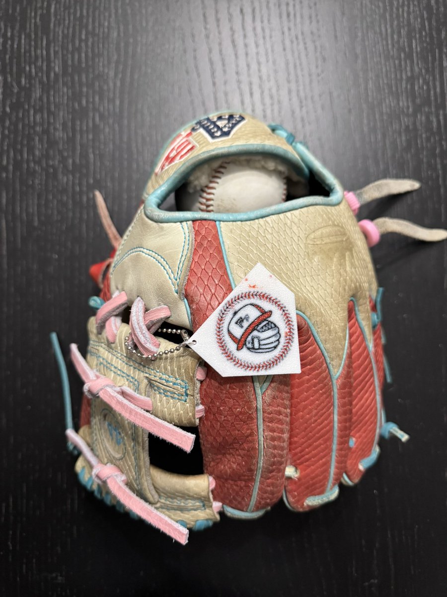 FixItFowler42's tweet photo. Mid and lower pocket repair in pink with some pink lace clips for our friends up in @SidneyJacketBSB Gotta love less than 24 hour turn around time! #FixItFowler @Starting9_37_ @skipMeyers17 https://t.co/yvVYfYZuvi