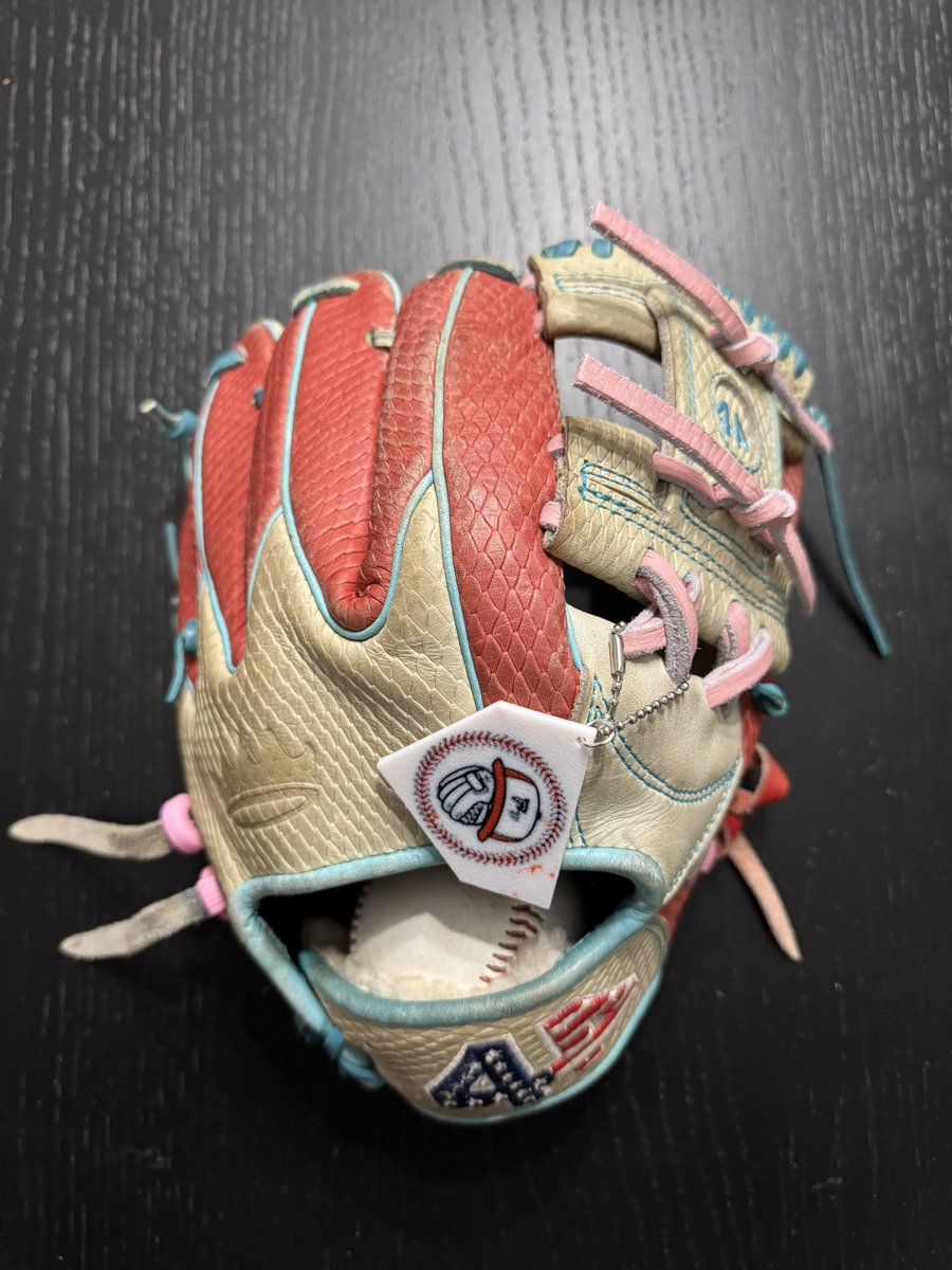 FixItFowler42's tweet photo. Mid and lower pocket repair in pink with some pink lace clips for our friends up in @SidneyJacketBSB Gotta love less than 24 hour turn around time! #FixItFowler @Starting9_37_ @skipMeyers17 https://t.co/yvVYfYZuvi