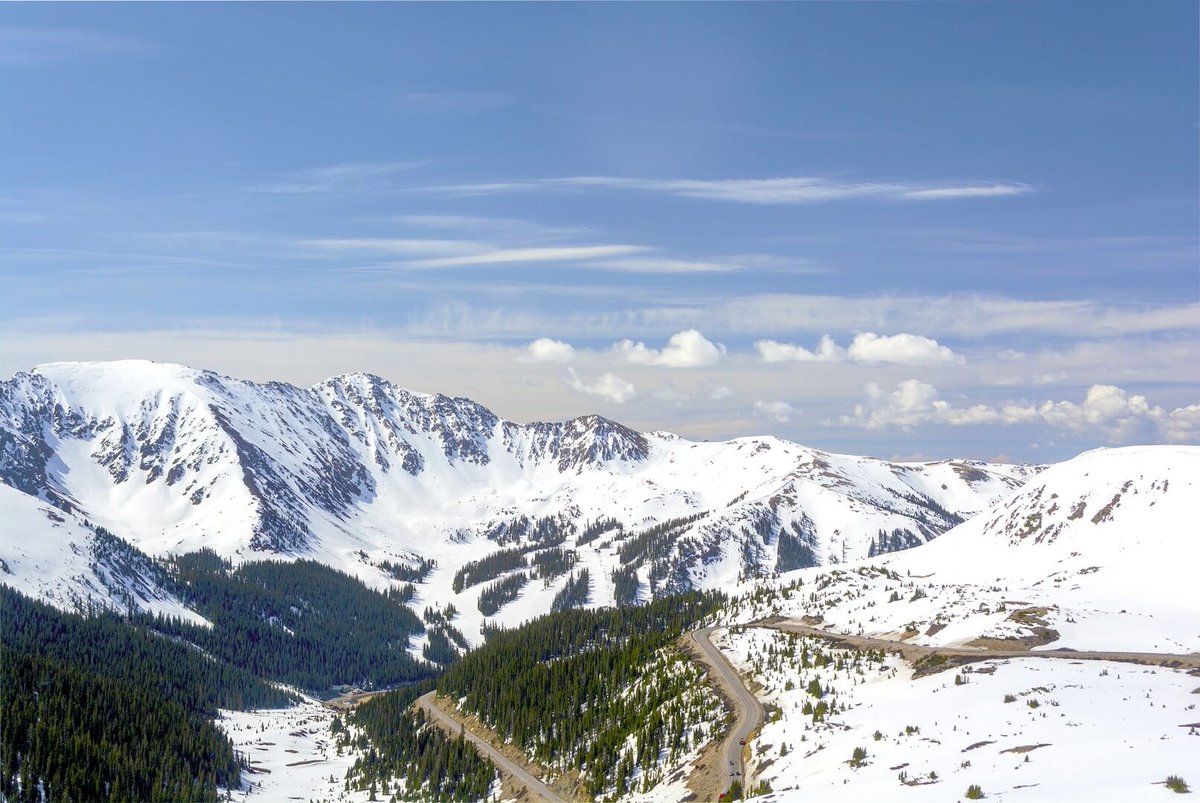April Fool's may be a favorite holiday for the practical jokers... but spring skiing is no joke. In fact, it's one of our favorite times to go on a ski vacation.

Click 👇 to why we 😍 it so much and where are the best places to do it.
localfreshies.com/spring-has-spr…