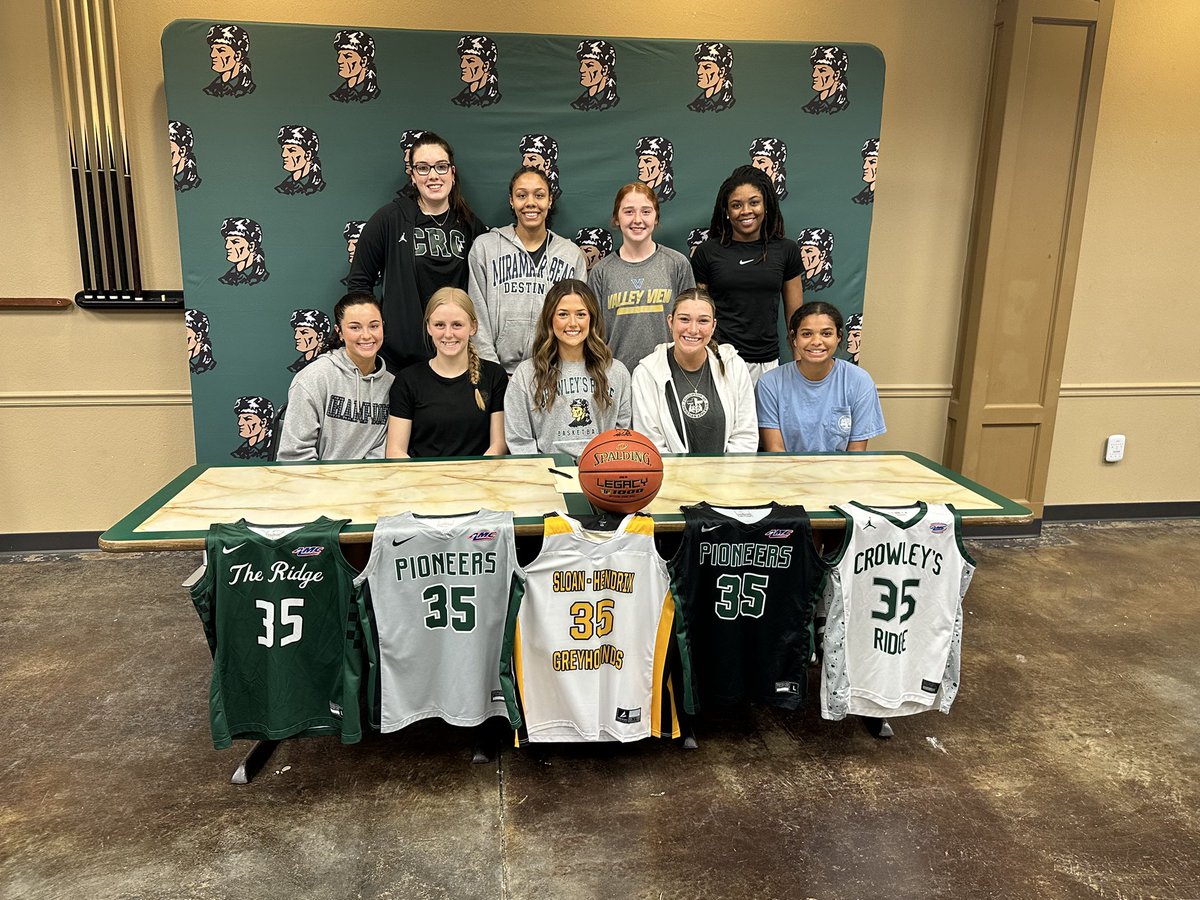 🖊️ ➡️ 📝 

It’s signing day for Katelyn Graddy! Katelyn signs after a solid prep career at Sloan-Hendrix High School. Pioneer Nation, let’s welcome Katelyn to Paragould! #CRCWBB