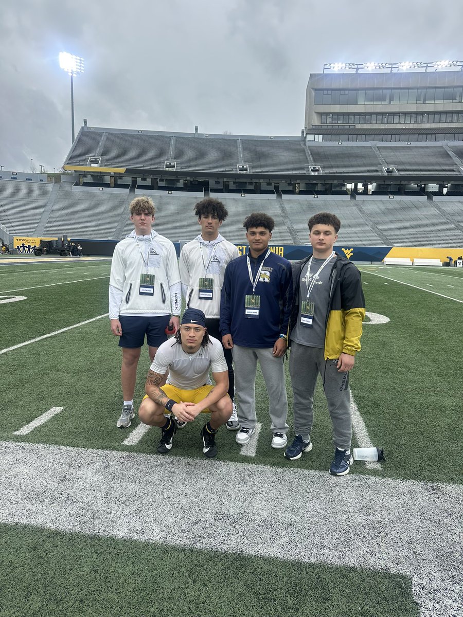 Thank you <a href="/WVUfootball/">West Virginia Football</a> for having me at spring practice today. It was great to watch the team, and d-line in action, and hear/see <a href="/coach_willgreen/">William Green</a> teach the techniques in person. #CountryRoads 

Also, I much appreciate <a href="/Rodney_G3/">Rodney Gallagher 3rd (LLC💕)</a> for taking time to talk us after practice. Great