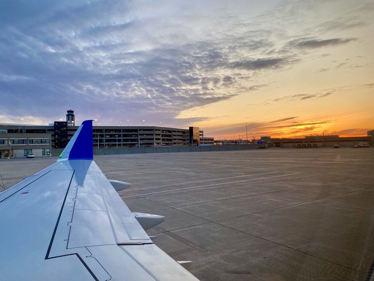 Chasing the sunset on my way home—captured this from the aircraft window. Bye, MKE Airport!