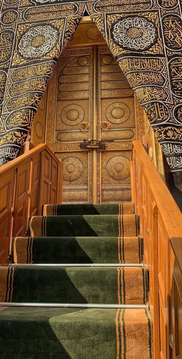 ﴿ إِنَّ اللَّهَ وَمَلَائِكَتَهُ يُصَلُّونَ عَلَى النَّبِيِّ ۚ
يَاأَيُّهَا الَّذِينَ آمَنُوا صَلُّوا عَلَيْهِ وَسَلِّمُوا 
 تَسْلِيمًا ۝ ﴾

#صلوا_على_النبيﷺ 
آللّهُمَّ،صّلِ،وسَلّمْ،عَلۓِ،نبينامُحَمد ﷺ

#يوم_الجمعة "♥️"
#الكهف "
 #ليله_الجمعه