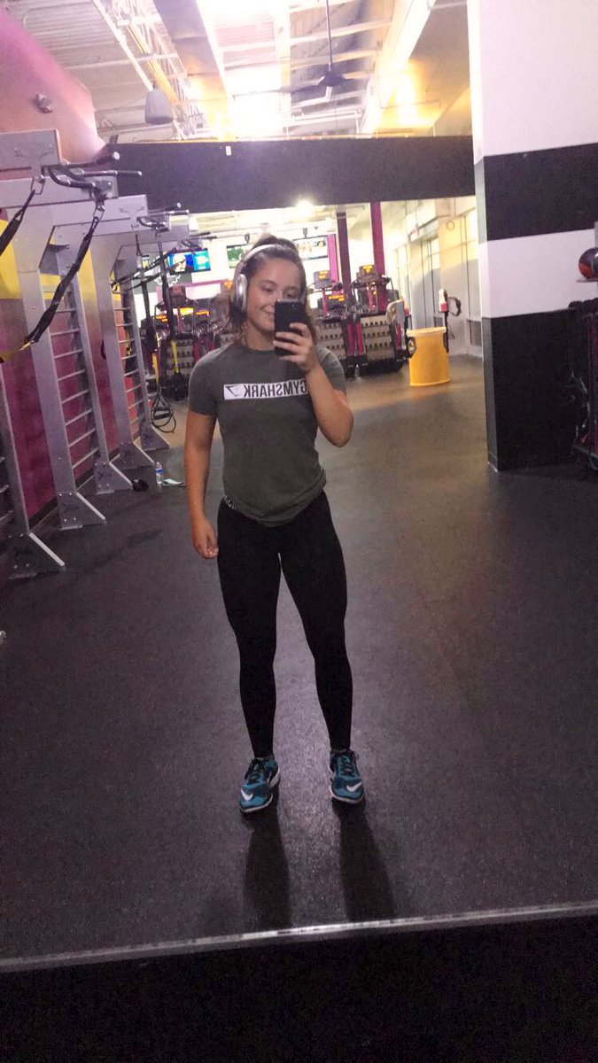 Chloe tweet media