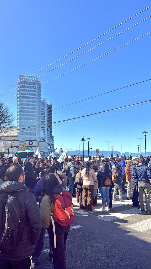 #ParoActivo <a href="/Cutchile/">CUT Chile ✍️🗳</a>
Las regiones presentes ‼️
 <a href="/fenassap/">FENASSAP</a> se
 movilizó desde distintos puntos de 🇨🇱
En Puerto Montt <a href="/fenassap/">FENASSAP</a> zona sur estuvo presente por
👉 Justicia Social 
👉 Salario Digno
👉 ➕️ Conciliación trabajo y familia.
<a href="/ClinicaMon28621/">Sindicato Clínica Puerto Montt</a> <a href="/BiobioClinica/">Sindicato Clinica Bio Bio</a> <a href="/sindtens/">Sindtens</a>