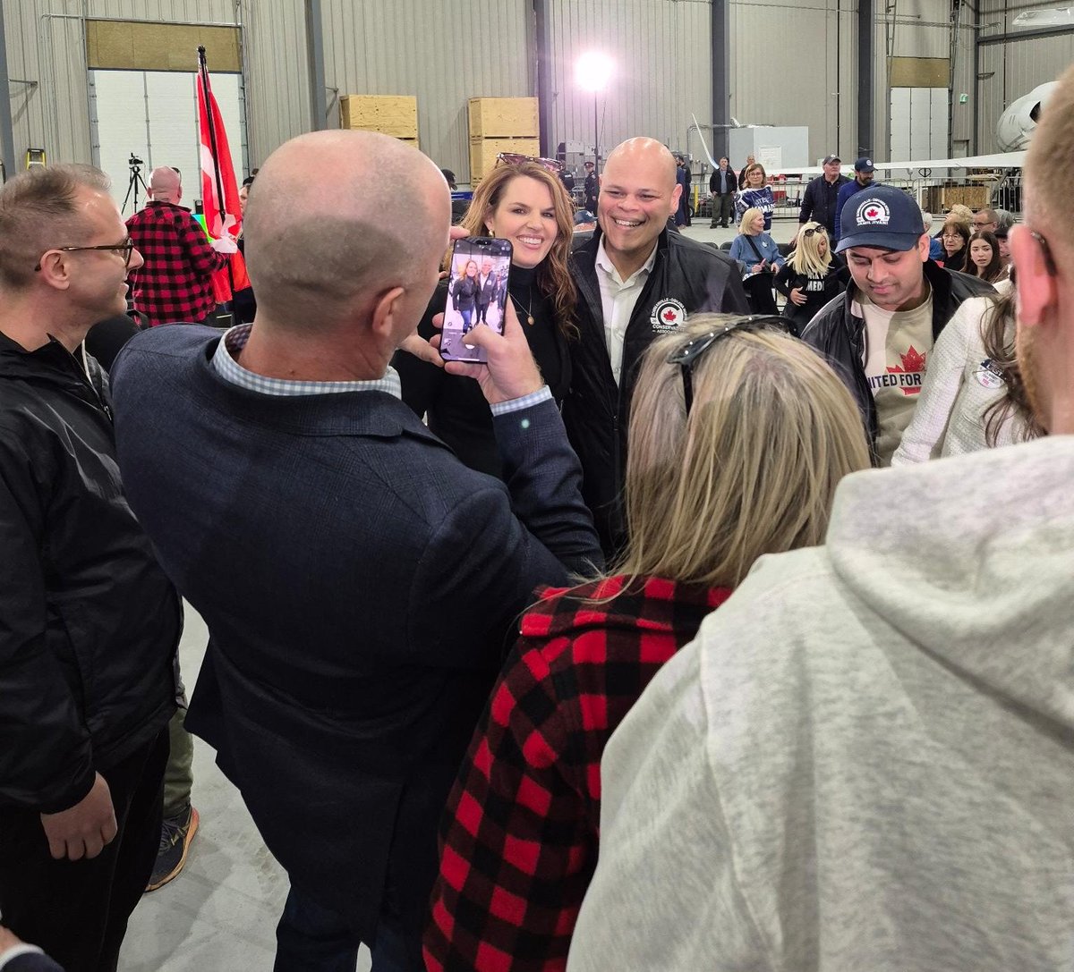 jamiljivani's tweet photo. 6,000 patriots packed an airport hanger in Oshawa because they know our country needs a new Conservative government led by a new Prime Minister, Pierre Poilievre. I feel blessed to have met so many incredible people today from Oshawa, Clarington and across Durham Region. Thank you for putting Canada First.
