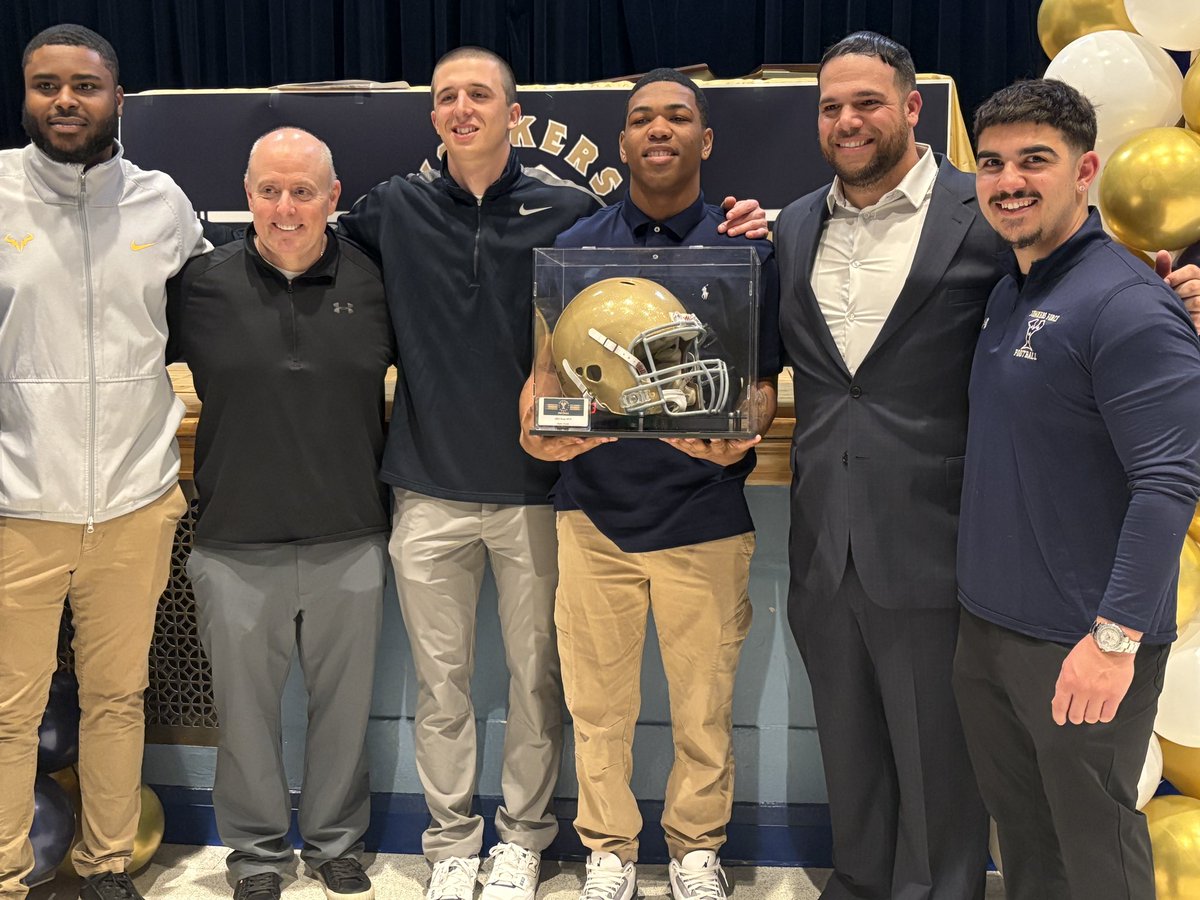 nazir_fields1's tweet photo. Thank you @ForceFootballYO for these past 4years it’s been a blessing thank you coaches for pushing me to be the best I am and thank you teammates for helping me get better in practice couldn’t have done it without you @MvilleMustangFB @FaMSportsVF @lohud @KDJmedia1 https://t.co/COQiv1yTjX