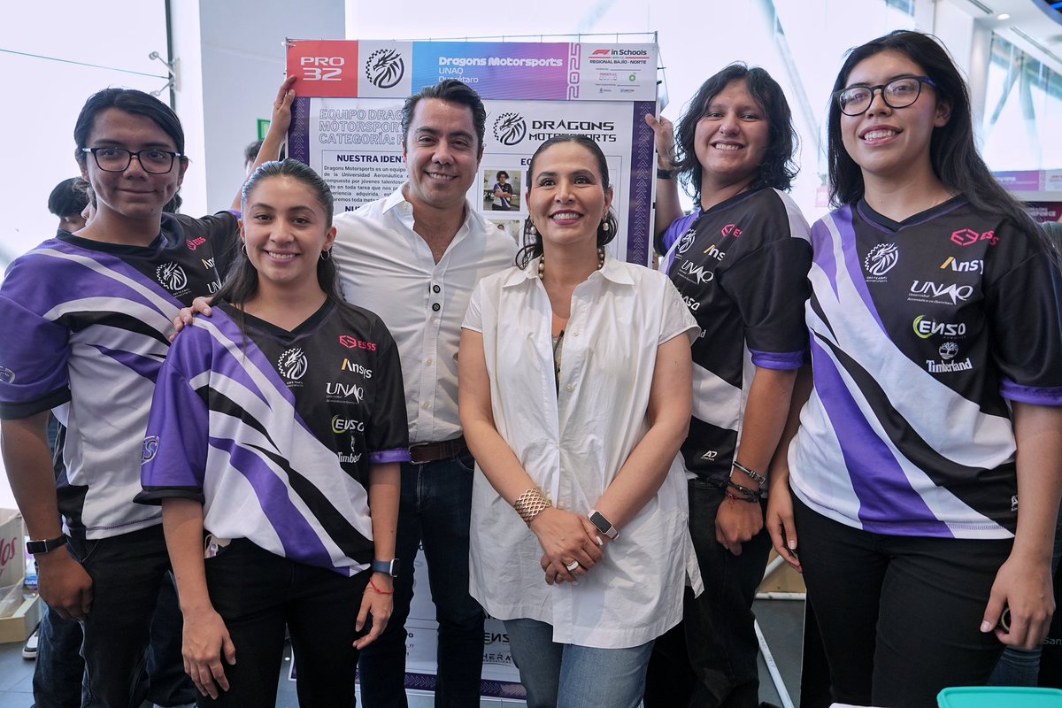 FeliFerMacias's tweet photo. ¡F1 in Schools llegó a Querétaro!🏎️

Bloque es la sede del Desafío STEM, el único programa educativo oficial de la Fórmula 1, donde decenas de jóvenes de todo el país van a competir en diseño, soluciones tecnológicas y manufactura de un auto miniatura. https://t.co/xqbdHKu7eY
