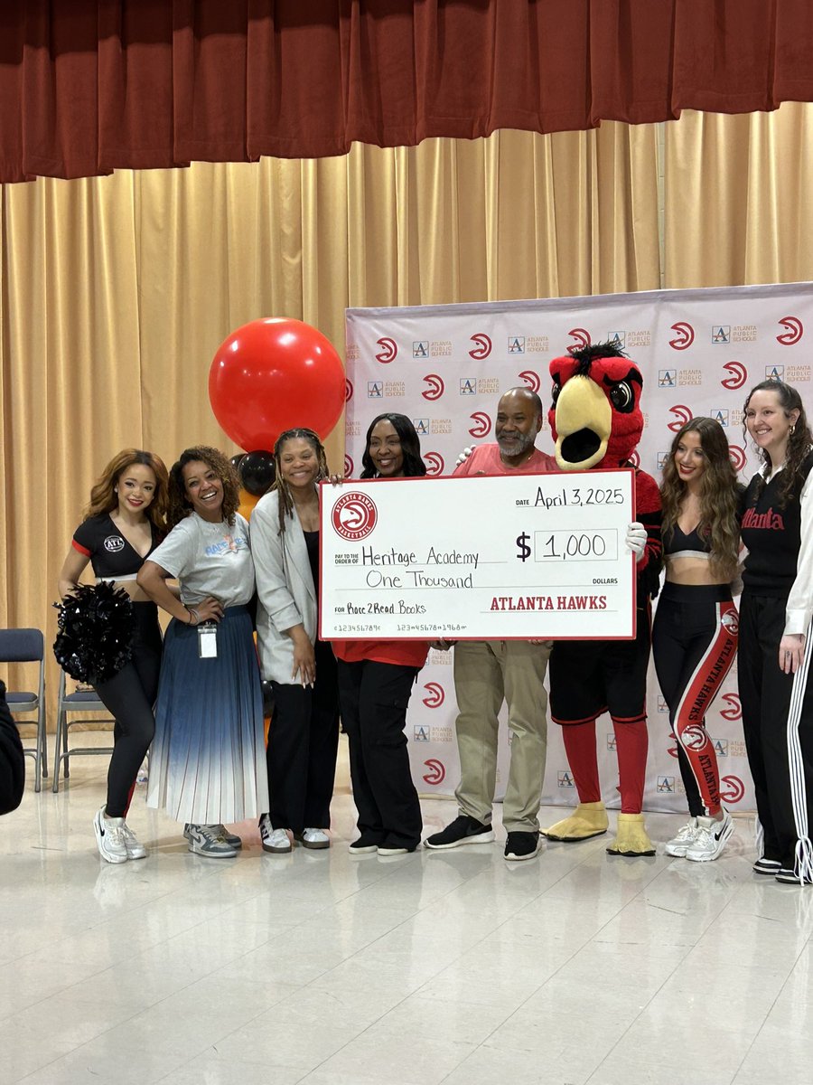 APSMediaServ's tweet photo. ๐๐Reading for the WIN! ๐ฏ @APSHeritage got to hang out with the @ATLHawks today! The entire school read and logged the MOST minutes in @apsupdate for the #Race2Read March Madness Challenge! Top classes & readers celebrated with a pep rally! SUPER READERS MAKE SUPER LEADERS! https://t.co/3LGkBTL6KF