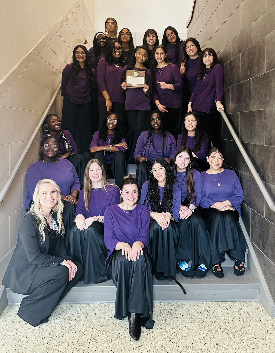 CTChorale's tweet image. We are so incredibly proud of our non-varsity choirs who competed today!
Freshmen select-superior on stage
Non-varsity treble-sweepstakes!
Non-varsity tenor/bass-excelent stage and SR
Non-varsity mixed-sweepstakes!
Great music making was accomplished. Varsity day tomorrow!