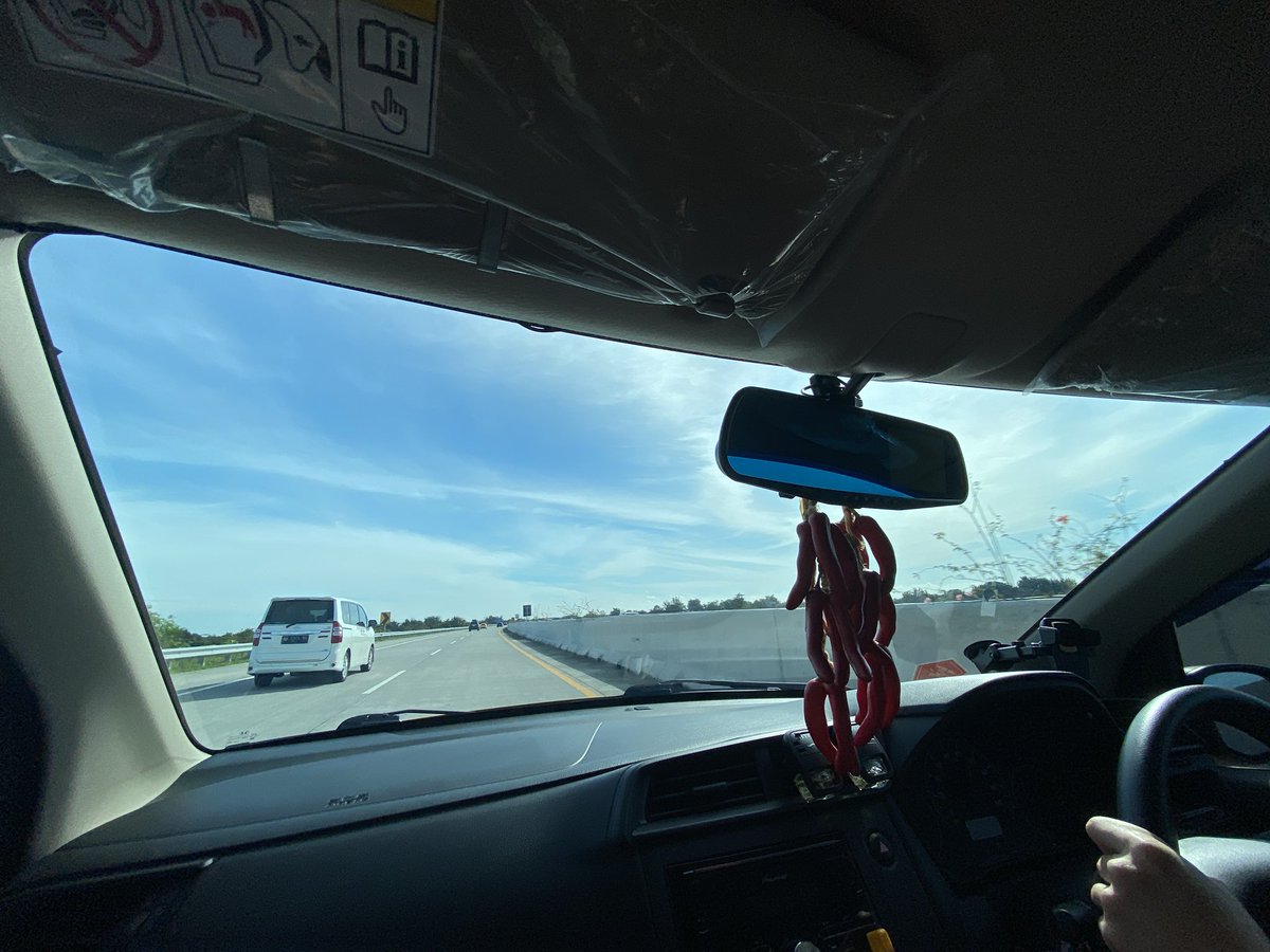 Samping sopir = ngemil + foto + video