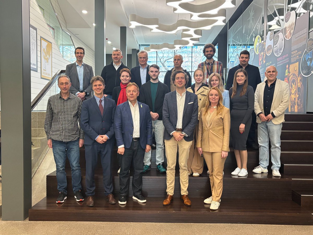 EmbajadaEspUcrania (@embespkyiv) on Twitter photo Cooperación 🇺🇦🇪🇸: una delegación ucrania visita España y conoce nuestra experiencia en chips y semiconductores.
En el marco de <a href="/Eu4Ua/">EU4DigitalUA</a> liderado por la @fiap_esp, han visitado en Barcelona el <a href="/BSC_CNS/">BSC-CNS</a>, <a href="/ICFOnians/">ICFO</a> y el <a href="/imb_cnm/">IMB-CNM-CSIC</a>, espacios clave en la transición digital y ecológica. Cooperación 🇺🇦🇪🇸: una delegación ucrania visita España y conoce nuestra experiencia en chips y semiconductores.
En el marco de <a href="/Eu4Ua/">EU4DigitalUA</a> liderado por la @fiap_esp, han visitado en Barcelona el <a href="/BSC_CNS/">BSC-CNS</a>, <a href="/ICFOnians/">ICFO</a> y el <a href="/imb_cnm/">IMB-CNM-CSIC</a>, espacios clave en la transición digital y ecológica.
