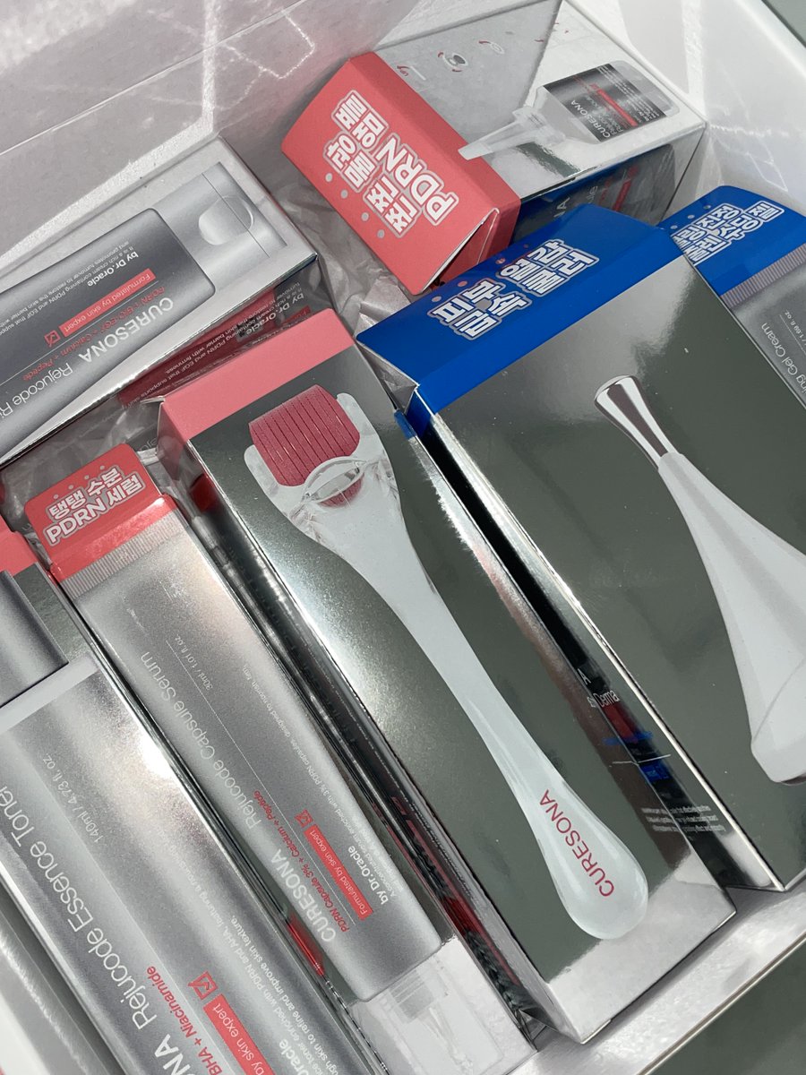 #EVENT 
어제오늘 기쁜 일 가득...🩷
출시일 랭킹 줄세우기와 오늘 품절까지,,
많은 관심 주신 여러분 덕분입니다

감사한 마음을 담아 7분께!🍀
큐어소나 리쥬코드&amp;쿨링코드 7종을 전부 드립니다🩷💙

인원: 7명
제품: 큐어소나 신제품 7종
참여: #팔로우 + #RT
추첨: 4/7(월) 오전 9시