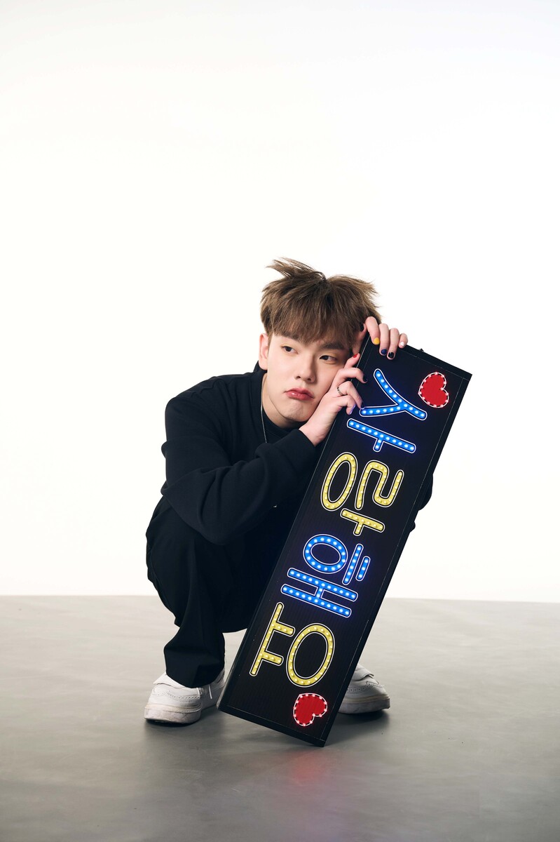 เมื่อความรักและความติ่งอยู่ร่วมกันได้ “แฟนติ่ง (Fan’s Things)” ซิงเกิลเปิดตัวสุดกวนจาก COPTER PANUWAT

กลับมาในฐานะ “ศิลปินเดี่ยว” สำหรับ COPTER PANUWAT (คอปเตอร์ ภานุวัฒน์) ภายใต้บ้านหลังใหม่ LOVEiS Entertainment คือก้าวที่น่าจับตามองที่สุดในช่วงเวลานี้ จากอดีตสมาชิกบอยแบนด์