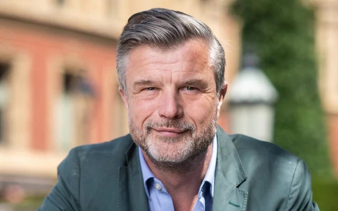Chris Glynn (@chrisglynn00) on Twitter photo End of an era… Thank you <a href="/PetrocTrelawny/">Petroc Trelawny</a> for making so many mornings brighter on <a href="/BBCRadio3/">BBC Radio 3</a>. Truly one of the greats & every show a masterclass in morning radio. A brilliant successor to look forward to in <a href="/tom_mckinney/">Tom McKinney</a>. #R3Breakfast End of an era… Thank you <a href="/PetrocTrelawny/">Petroc Trelawny</a> for making so many mornings brighter on <a href="/BBCRadio3/">BBC Radio 3</a>. Truly one of the greats & every show a masterclass in morning radio. A brilliant successor to look forward to in <a href="/tom_mckinney/">Tom McKinney</a>. #R3Breakfast