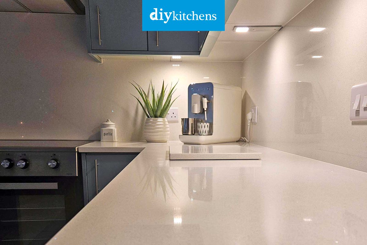 DIY_Kitchens's tweet photo. 🌟 Paul from Macclesfield shows us his completed Innova Altino Petrol Blue High Gloss #kitchen, supplied by DIY Kitchens (Ref:3987) - https://t.co/lMhkfaX2cQ

Visit https://t.co/mDGIyY2X5f to see how much you could save on your dream kitchen! 

#altino #highgloss https://t.co/Yh2qFkP24A