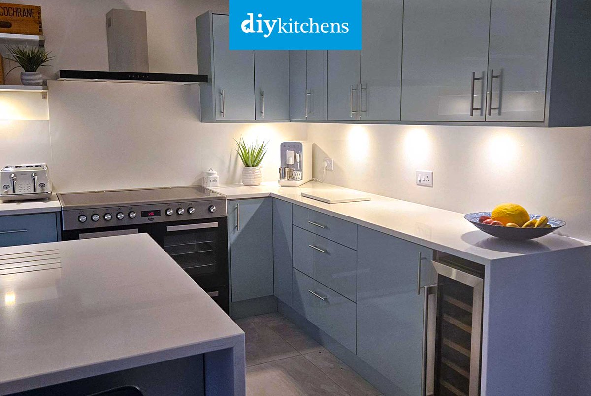 DIY_Kitchens's tweet photo. 🌟 Paul from Macclesfield shows us his completed Innova Altino Petrol Blue High Gloss #kitchen, supplied by DIY Kitchens (Ref:3987) - https://t.co/lMhkfaX2cQ

Visit https://t.co/mDGIyY2X5f to see how much you could save on your dream kitchen! 

#altino #highgloss https://t.co/Yh2qFkP24A