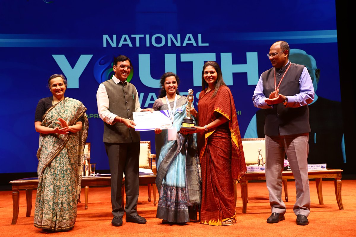 YASMinistry's tweet photo. Ms. V. Lasya Priya was honored with the Best Reply Award during the Question Hour at the Viksit Bharat Youth Parliament for her compelling arguments, clarity of thought, and impactful delivery. Her voice resonated with ideas that shape India's future. #VBYP https://t.co/Nmm6mUtLOk