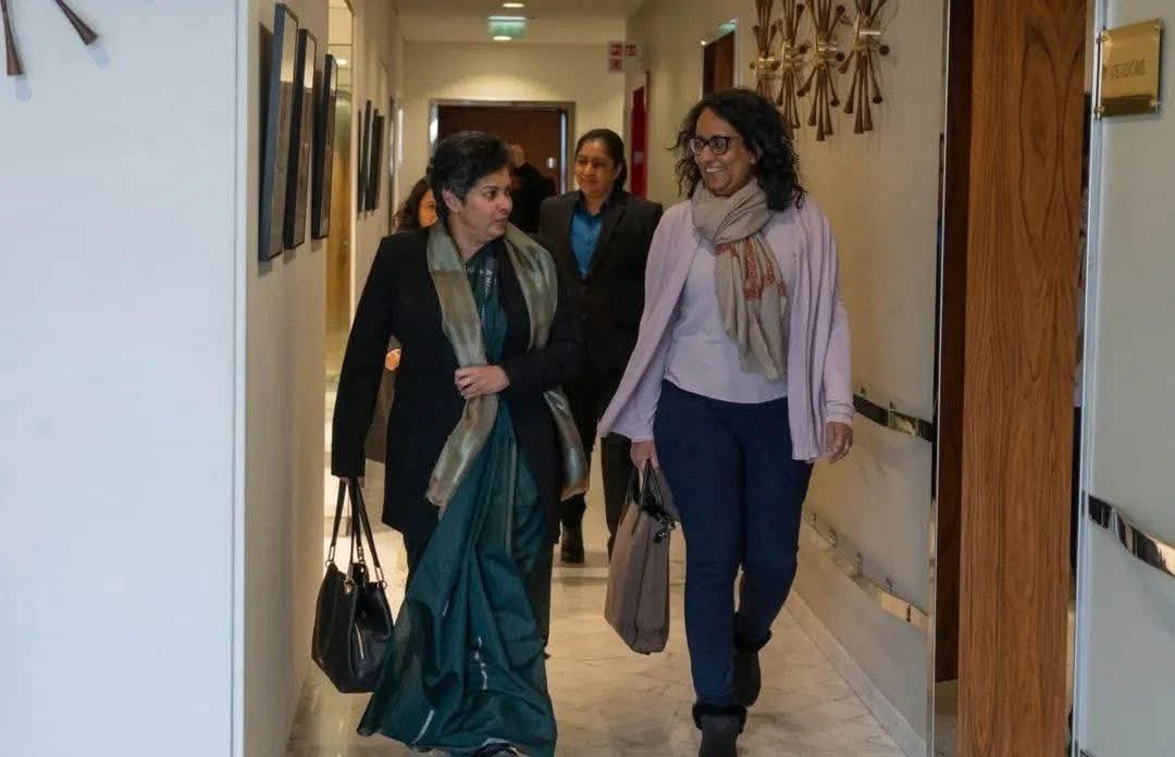 Doesn't matter if you are in a saree or not, women like these leads the world...

More power to you ladies...