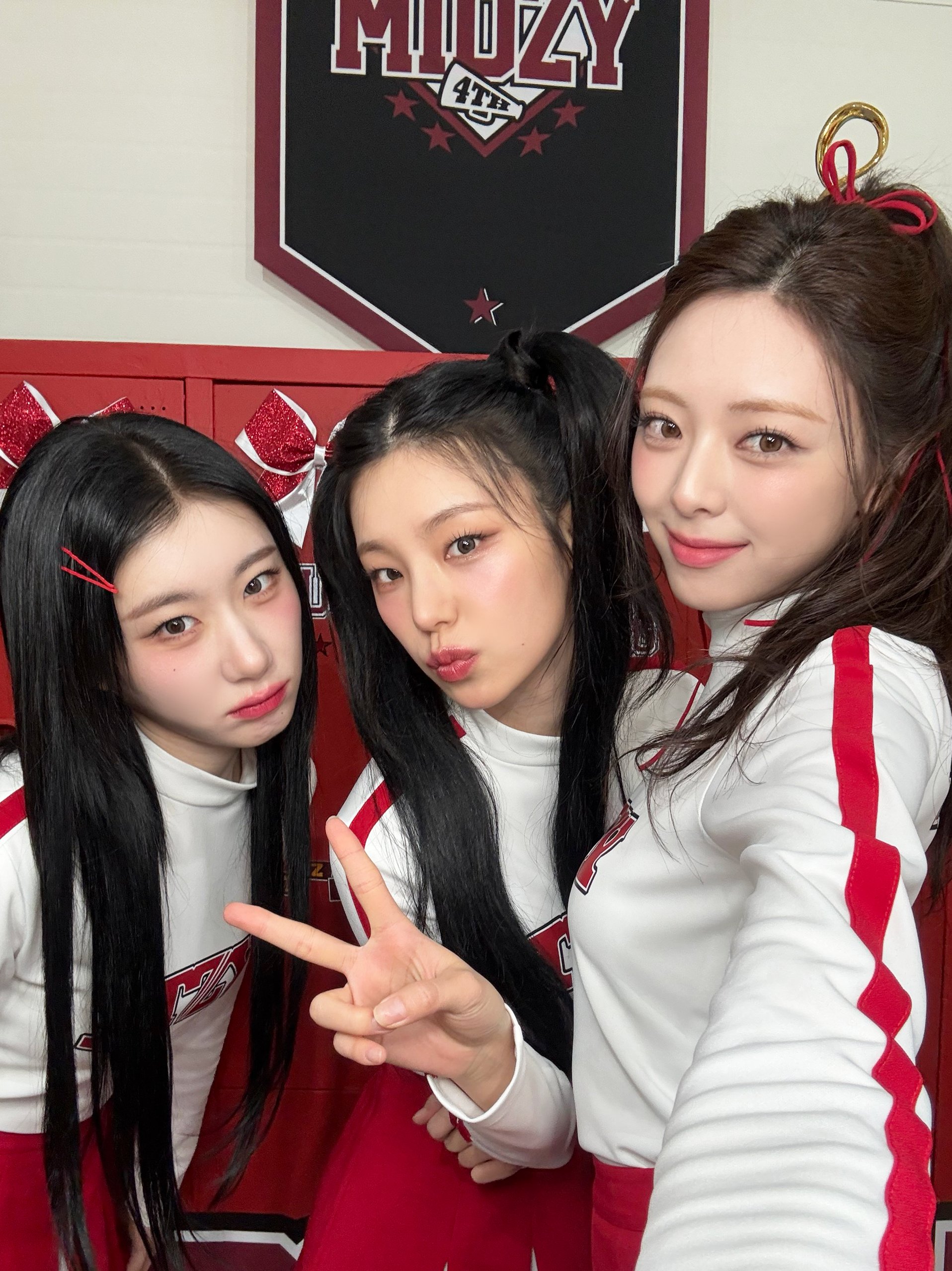 ITZY - Official Fanclub: MIDZY (1st Generation Recruitment