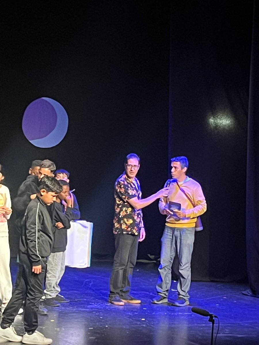 Ayer estuvimos en La Caja Blanca con "El ratón Dindandón", de J.A. Fernández Bravo #37MuestradeTeatroEscolardeMálaga gracias  a las encargadas de la Muestra, a Rafa Castillo, a los técnicos y a todo el personal de La Caja Blanca #teatroescolar