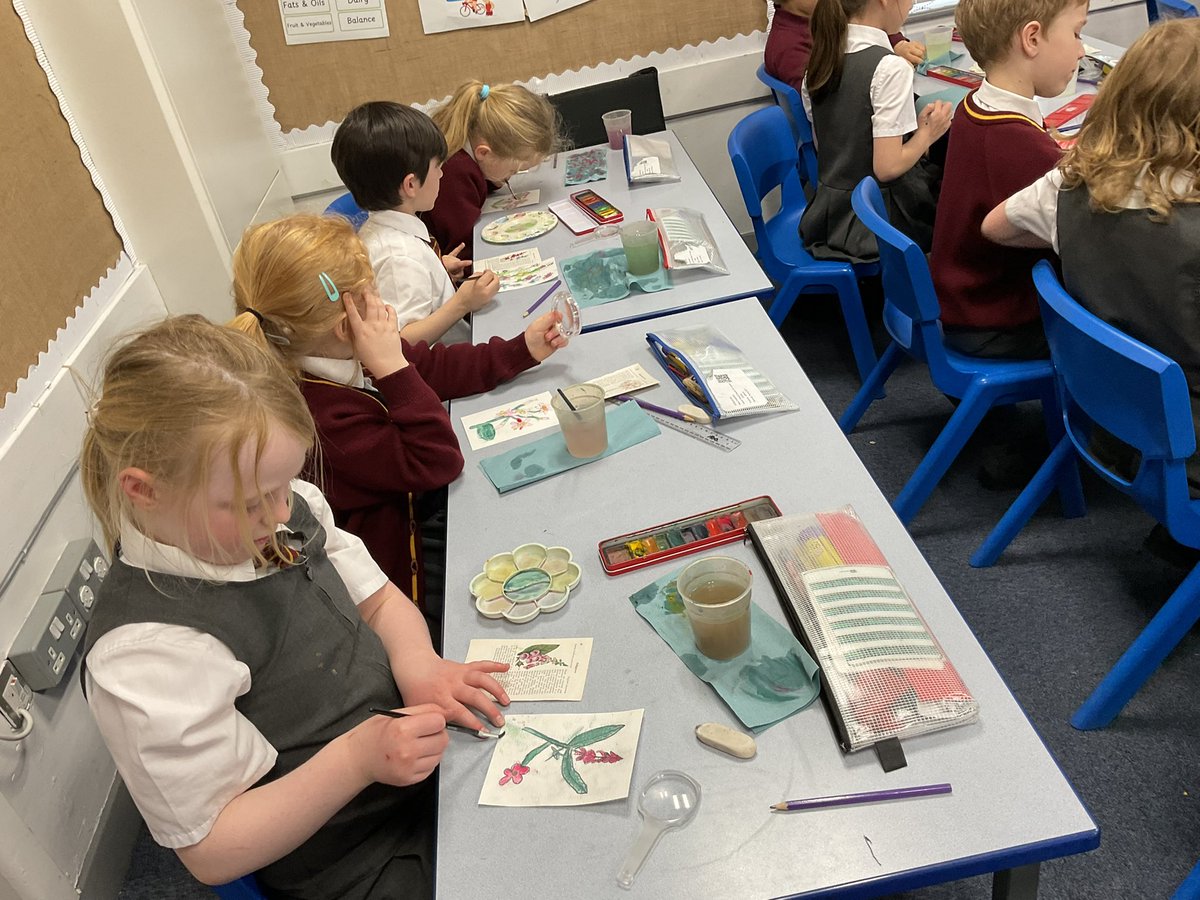 PDA_Y2's tweet image. Creating our Mothers Day cards as we develop our watercolour skills. #pdaart