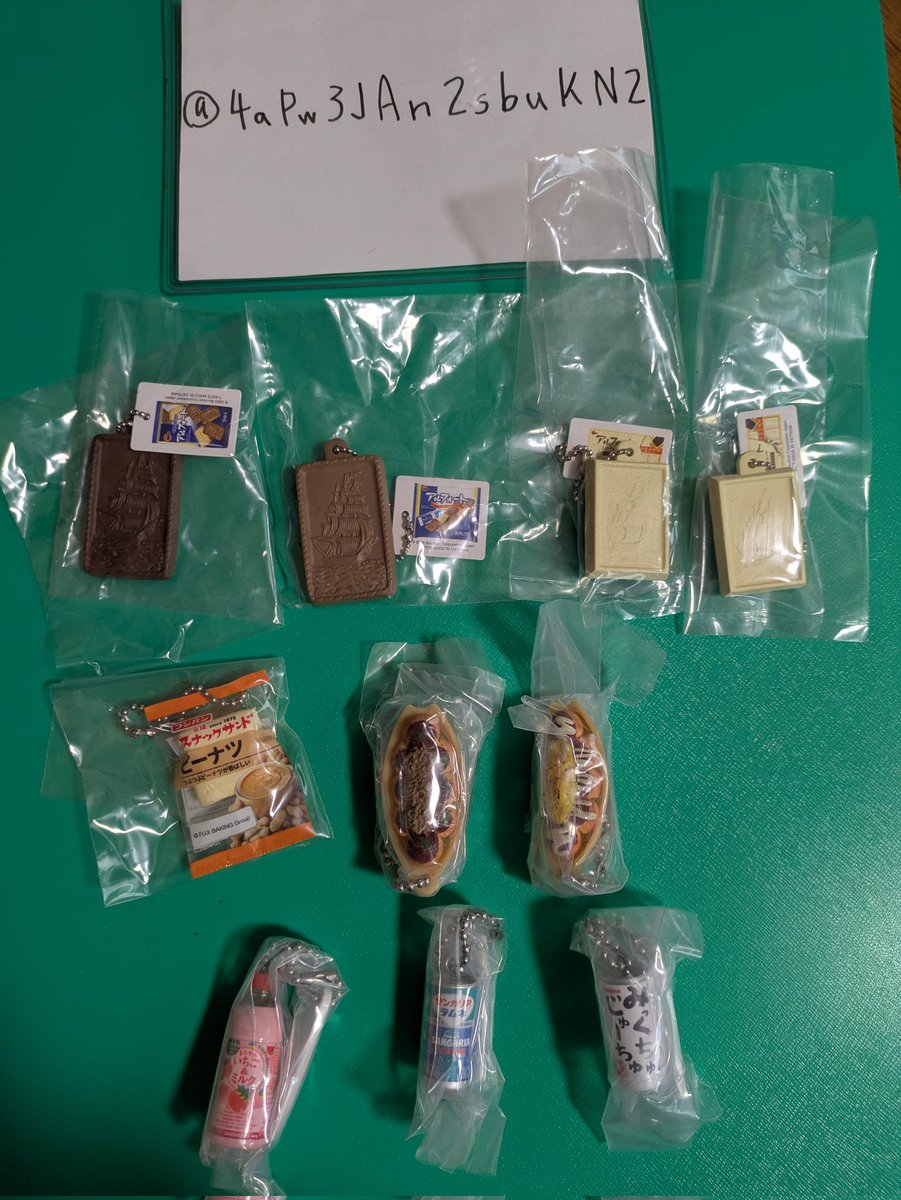 フジパン　スクイーズマスコットチャーム　ガチャ　交換

提供　画像　
　　　スナックサンドピーナツ　他

求む　　ネオバターロール６個入り

郵送交換希望
よろしくお願いいたします
