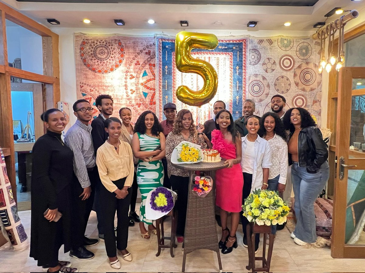 AKLILLCOMPANY's tweet image. 🎉 AKLILL turns 5! 🎂✨ What started as a dream is now a reality, thanks to our amazing community — family, friends, customers, and team. Here&apos;s to the journey from idea to brand! Grateful for your support. Stay tuned for our 5th Anniversary giveaway! 💫 
#AKLILLturns5#Grateful