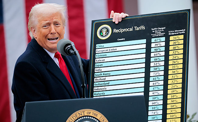 Liberation defibrillation: Trump’s trade war draws blood

Trump may laud the punitive tariffs he applied this week, but they’re likely to spark a global recession.

Tap the 🔗 for details from <a href="/robrose_za/">Rob Rose</a> and <a href="/VernonWessels/">Vernon Wessels</a>.

tinyurl.com/3bmmy92k