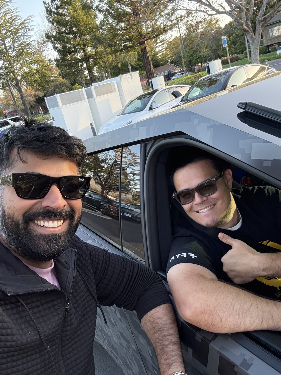 <a href="/teslaownersSV/">Tesla Owners Silicon Valley</a>  Always fun to run into this dude “.