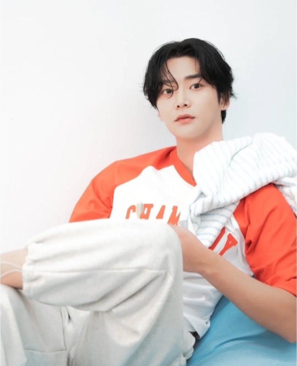 krowoonbrasil's tweet photo. SEASONโS GREETINGS 2025 - DAY OFF
Eu amei esse Conceito Rowoon acordando, escovando o dente e tomando cafรฉ no seu dia de folga. ๐ฅฐ
Estou ansiosa para chegar o meu.๐ฅฐ
#Rowoon #๋ก์ด #kimseokwoo #๊น์์ฐ #sf9rowoon #ROming #๋ก๋ฐ #kimrowoonbrasil
#RW_DAYOFF #2025SEASONSGREETINGS https://t.co/gASpuPUZpE