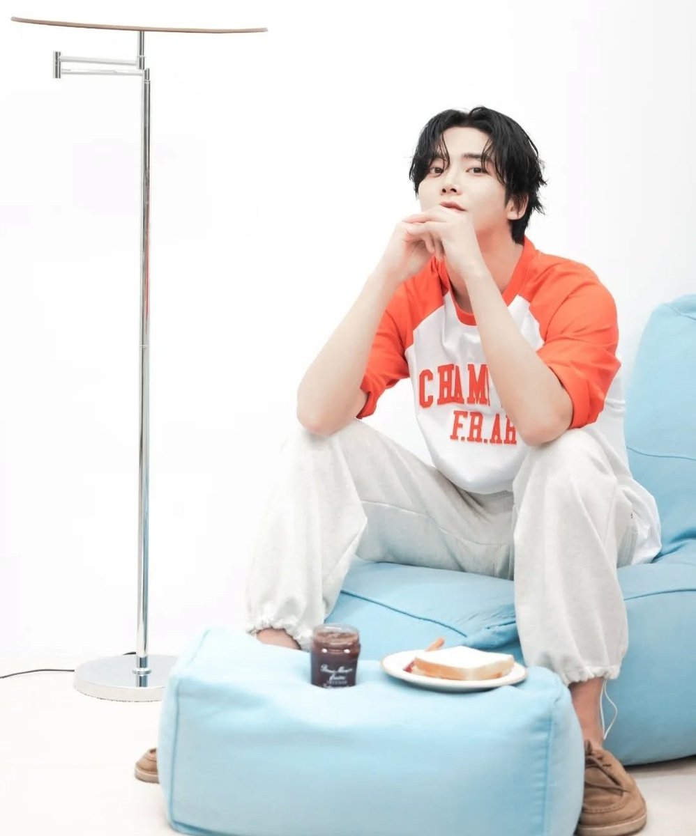 krowoonbrasil's tweet photo. SEASONโS GREETINGS 2025 - DAY OFF
Eu amei esse Conceito Rowoon acordando, escovando o dente e tomando cafรฉ no seu dia de folga. ๐ฅฐ
Estou ansiosa para chegar o meu.๐ฅฐ
#Rowoon #๋ก์ด #kimseokwoo #๊น์์ฐ #sf9rowoon #ROming #๋ก๋ฐ #kimrowoonbrasil
#RW_DAYOFF #2025SEASONSGREETINGS https://t.co/gASpuPUZpE