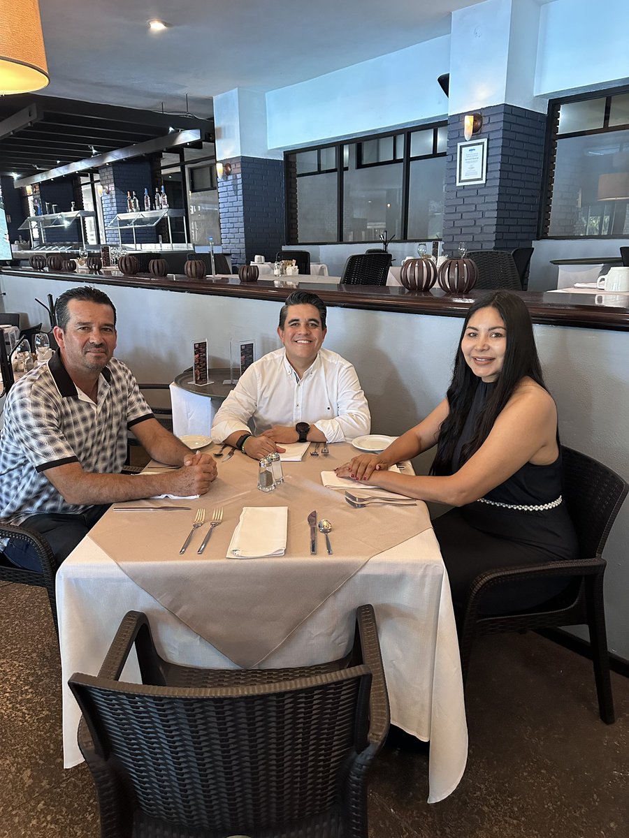 RicardoMadridP's tweet photo. Un café con mi amiga y Regidora Laura Valenciana, planeando la estrategia para el municipio de #ElRosario de la mano de dos personas que hacen un gran trabajo a favor del medio

#SomosVerdes 🍃 @Verde_Sinaloa https://t.co/HFcPK61anC