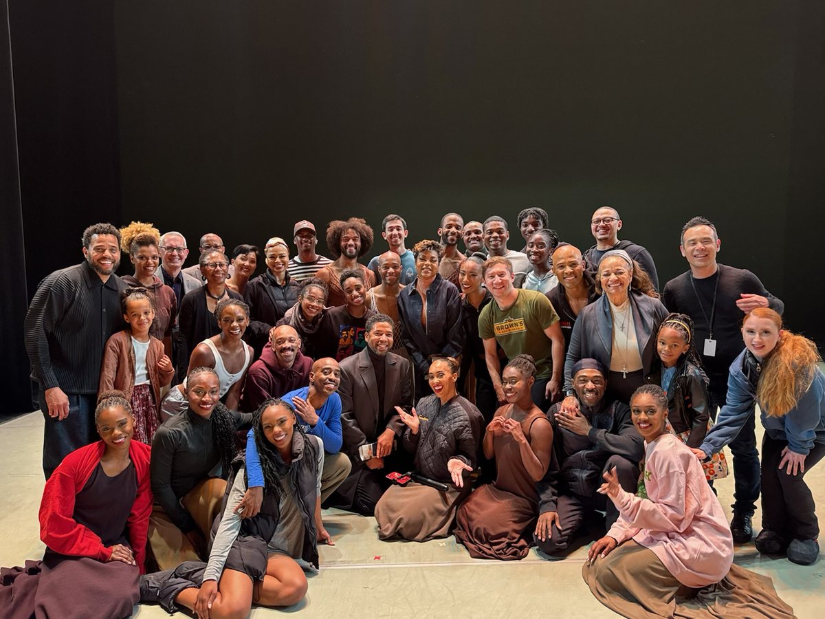 MusicCenterLA's tweet photo. #alvinailey had an unforgettable opening night in #losangeles 🙌🏿✨ Made even better by some special guests backstage! ❤️ Thanks to @msdebbieallen,  @tarajiphenson, @MichaelEaly and @JussieSmollett for joining us for an amazing night! 

-
#aileyontour #aileyinLA #backstage https://t.co/Vnc2QqeSv8