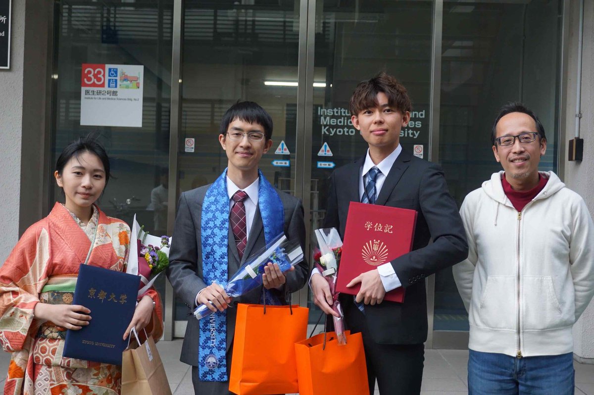 佐々木さん・千葉さん・安部さん、卒業おめでとうございます！それぞれ、博士・修士・学士の学位取得もおめでとうございます！