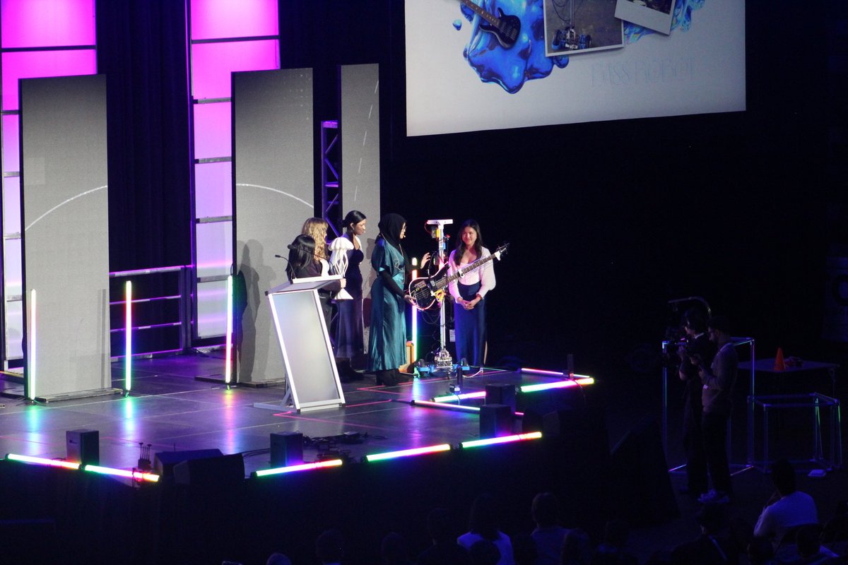 oliviazhg's tweet image. I’m a little late but… so grateful to have shared PRISM’s story on stage with so many people at the @socraticainfo symposium!!! + alongside so many other passionate builders &lt;3 The most inspiring night 🙌🙌🙌
Also… the post symposium depression goes hard lol.