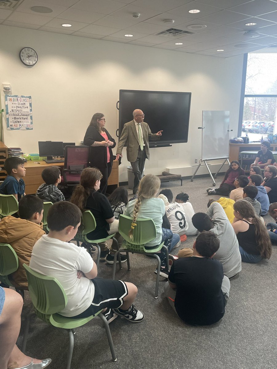 RVPrincipalSC's tweet photo. The Honorable Judge Sommers from the Colonie Town Court visited Roessleville fourth graders today to talk to them about the role of a judge and share stories about his experiences. The students had great questions and learned a lot! https://t.co/lKlLtyMyzD