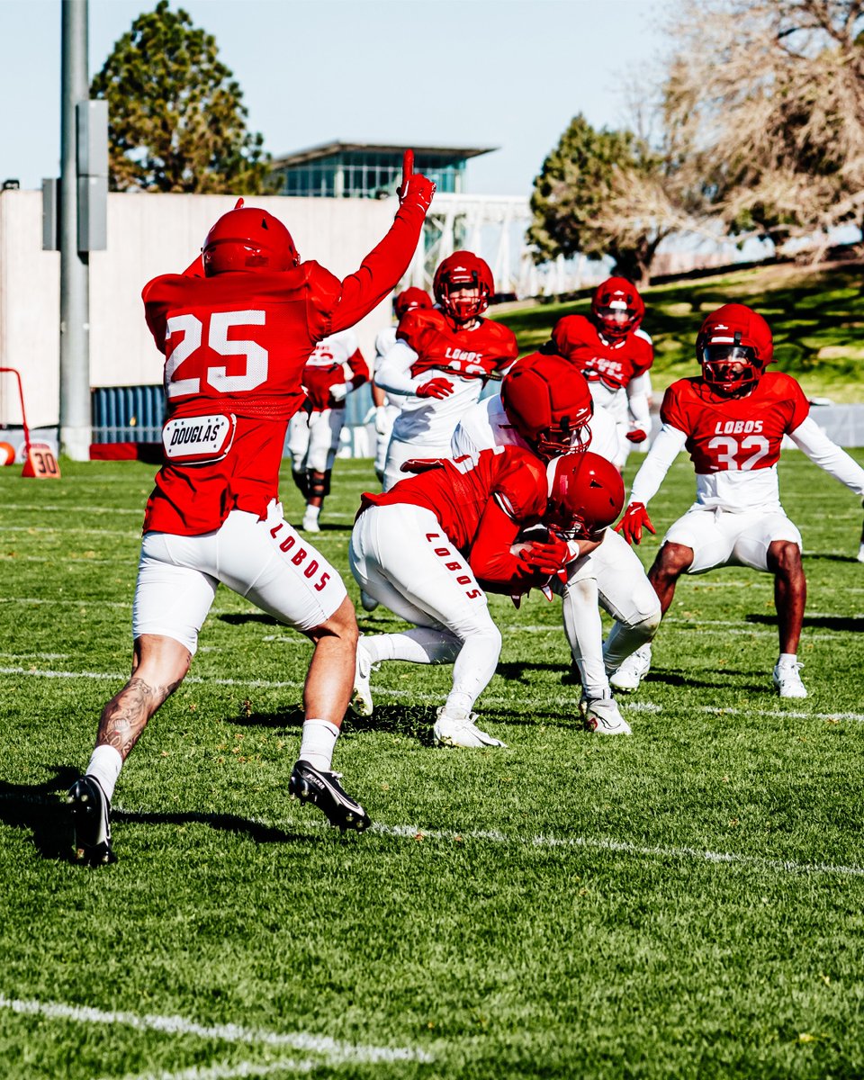 𝗗𝗘𝗙𝗘𝗡𝗦𝗘 &amp; 𝗗𝗢𝗡𝗨𝗧𝗦 🍩🔥

#GoLobos | 🐺🆙