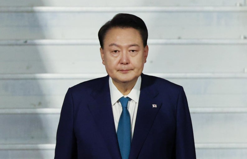 🇰🇷 La Cour constitutionnelle a donné son verdict avec décision unanime (8 voix) : le Président déchu Yoon Suk-yeol est destitué. 
Une nouvelle journée historique pour la #CoréeduSud. D'ici 60 jours, un nouveau Président sera élu.
