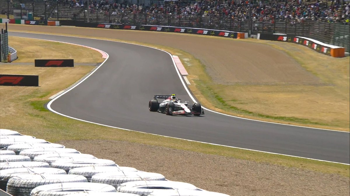 The FP1 green light is ON! 🟢

We have several drivers heading out already, including Yuki Tsunoda 👀

#F1 #JapaneseGP