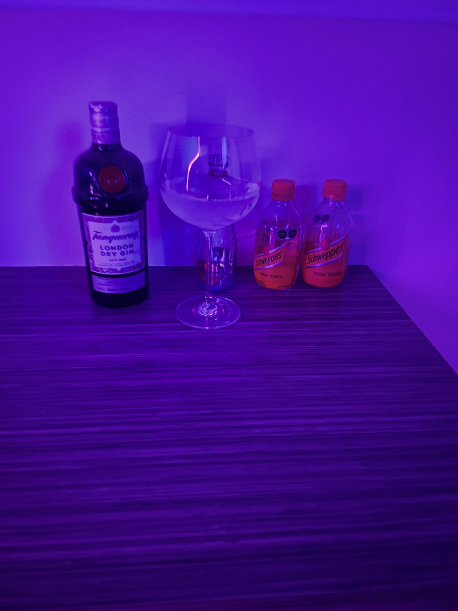 Cyn & Fer tweet media