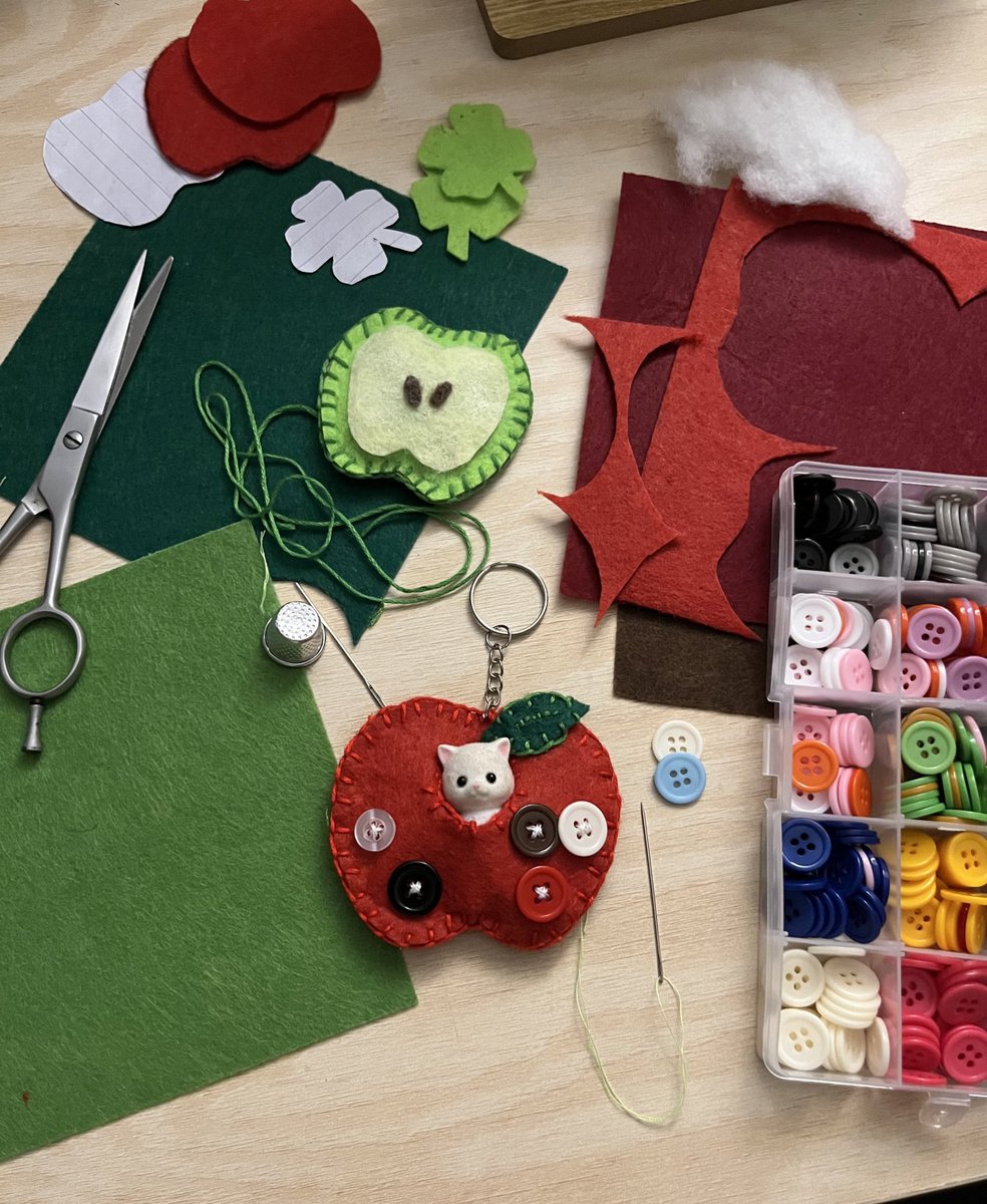 __autumnIeaves's tweet image. unlocked a new hobby so everyone is getting keychains now